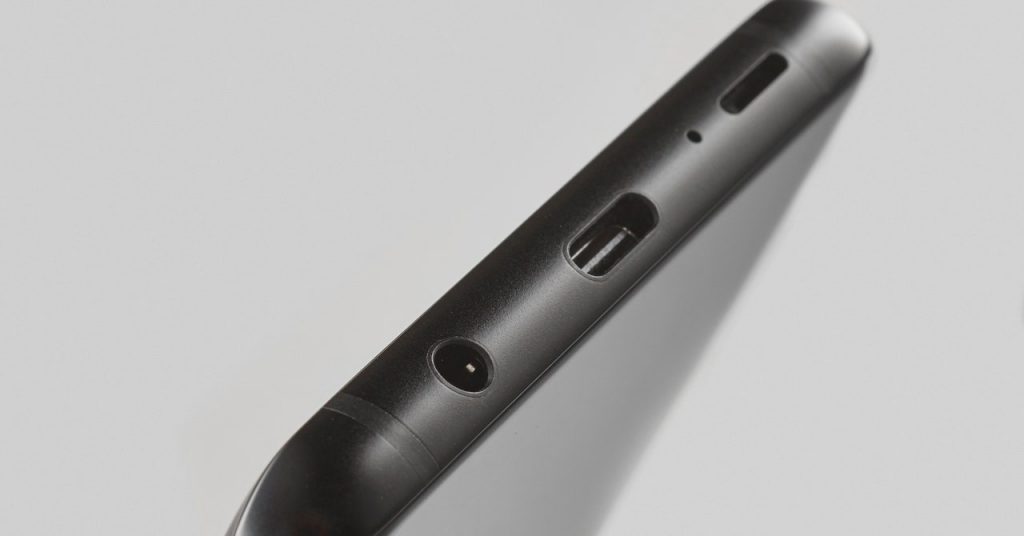 The Best Smartphones That Still Have a Headphone Jack (2020) DLSServe