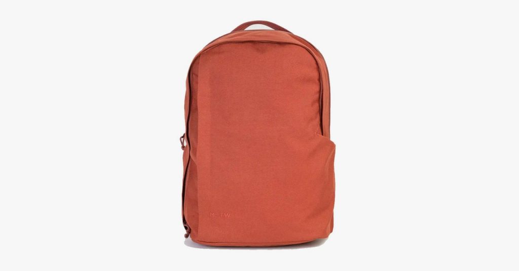 our-favorite-photography-backpack-is-50-off-dlsserve