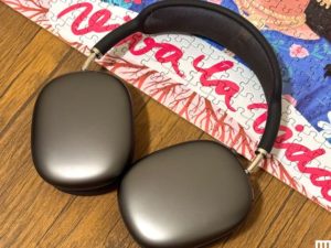 Our Favorite Wireless Headphones for iPhone Owners Are $150 Off