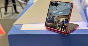 Samsung’s latest patent suggests a flip you can fold inward or outward