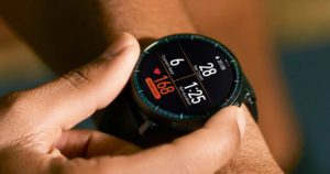 This new sporty smartwatch tracks your energy levels in real-time, lasts up to 25 days