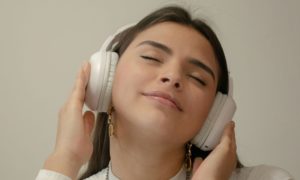 Your daily music routine could help ease anxiety, science suggests